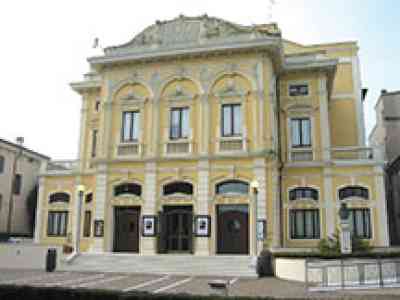 Dal Nuovo al Salieri a teatro per divertirsi