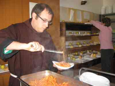 Dar da mangiare ai poveri: attività che non conosce crisi...