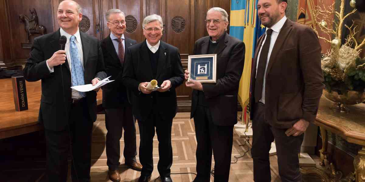 A padre Lombardi il premio "Giornalisti e società"