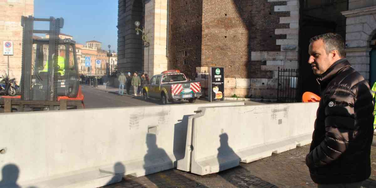 Barriere di sicurezza all'ingresso della Bra