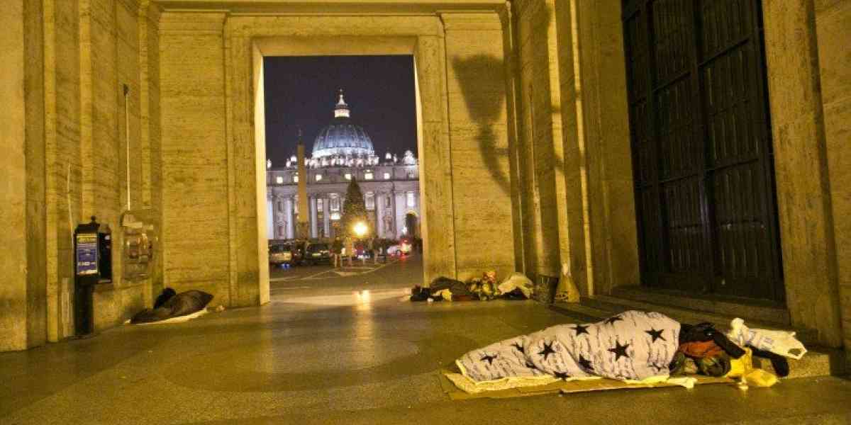 Papa Francesco si mobilita per i senza tetto