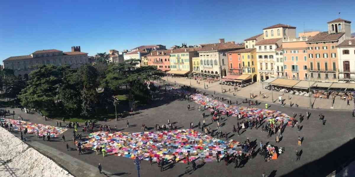 La coperta per Giulietta contro la violenza sulle donne