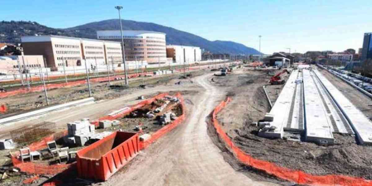 Chiudono le scuole, aprono i cantieri