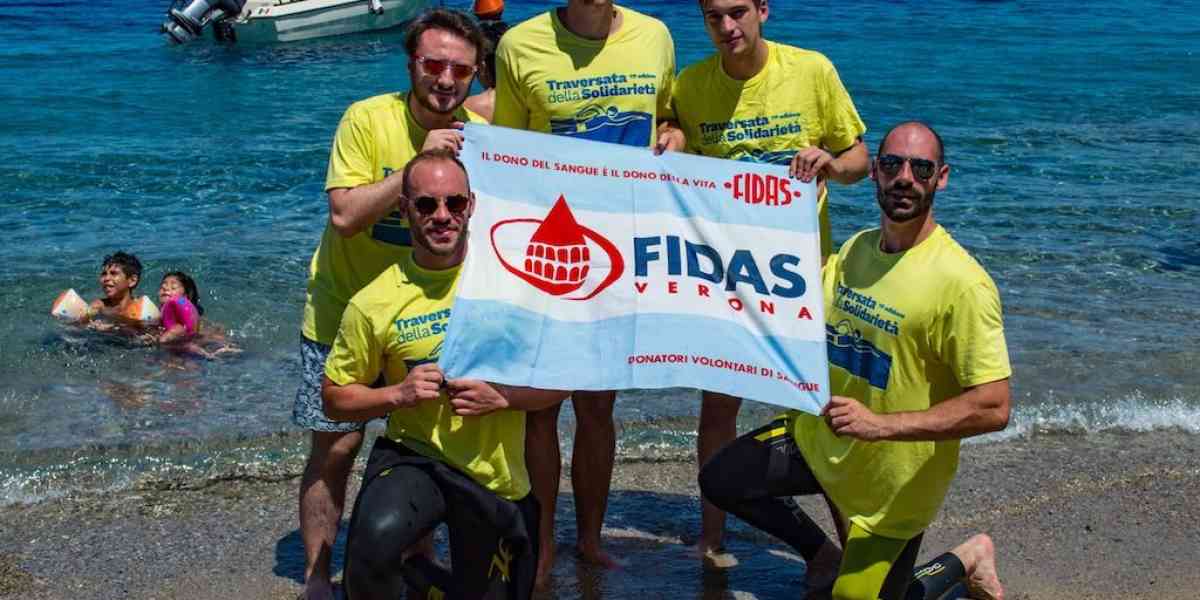 Nuotano nello Stretto per il dono del sangue