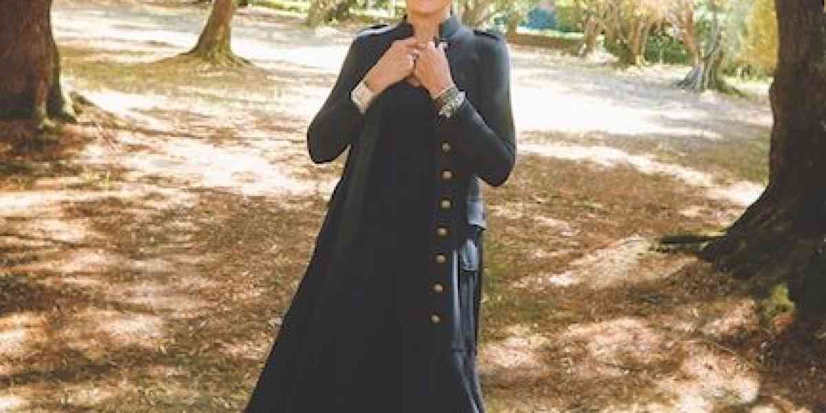 Joan Baez, la leggenda del folk, canterà al Romano