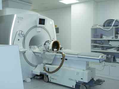 Una macchina a ultrasuoni dalle applicazioni multidisciplinari per Parkinson, fibromi e tumori