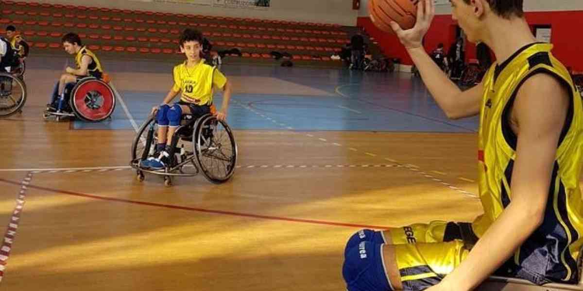 Cerca spazio la specialità che porta i disabili a fare canestro