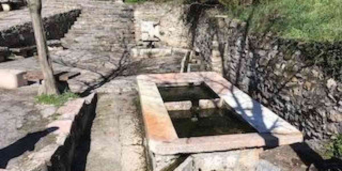 Da Santa Viola il panorama spazia tra Valpantena e Lessinia