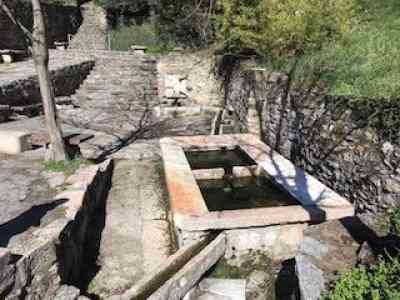 Da Santa Viola il panorama spazia tra Valpantena e Lessinia