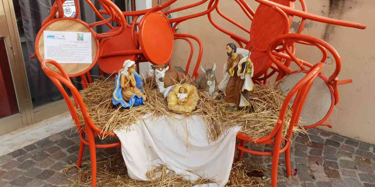 Il presepe dell'Avis si tinge di rosso