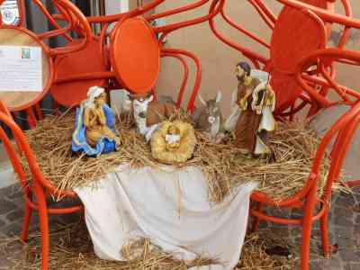 Il presepe dell'Avis si tinge di rosso