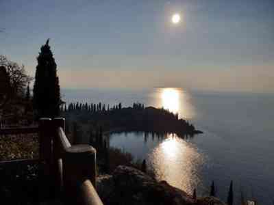 Sopra Punta San Vigilio la preistoria incontra la natura