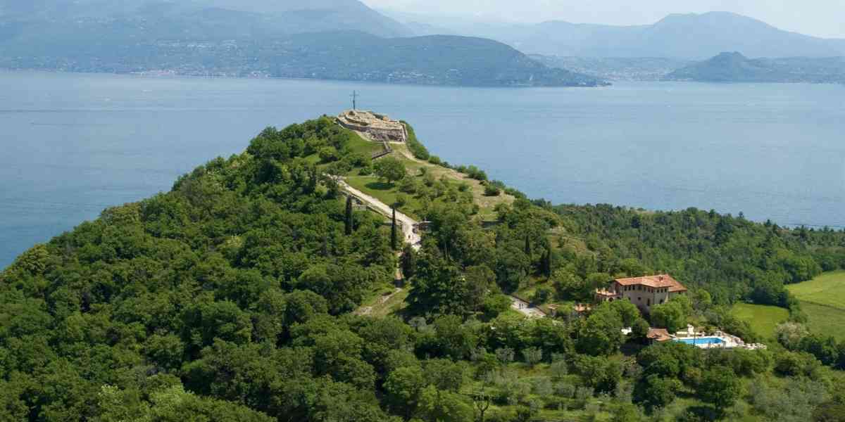 La Rocca di Manerba è riserva naturale