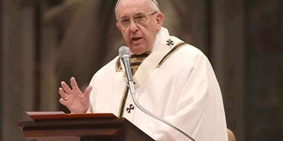 Papa Francesco Messa Crismale: “Colui che impara a ungere e a benedire si salva dalla meschinità, dall’abuso e dalla crudeltà”