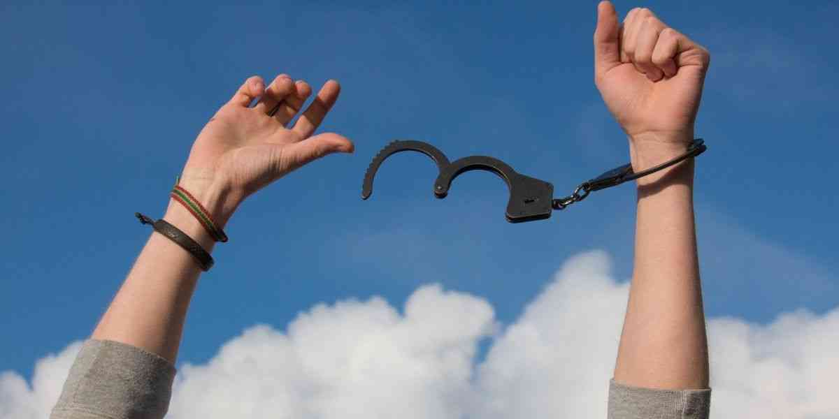 Liberarci dalle dipendenze per una vita più libera