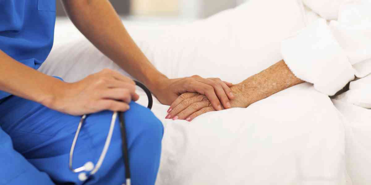 Cercansi operatori socio-sanitari: l’allarme delle case di riposo