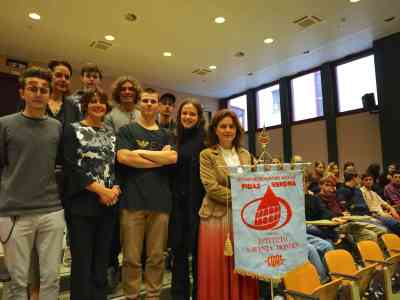 Studenti che diventano donatori di sangue