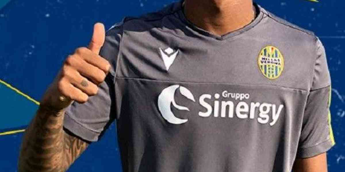 L'Hellas in campo vince 2-1 col Brescia, ma sugli spalti...