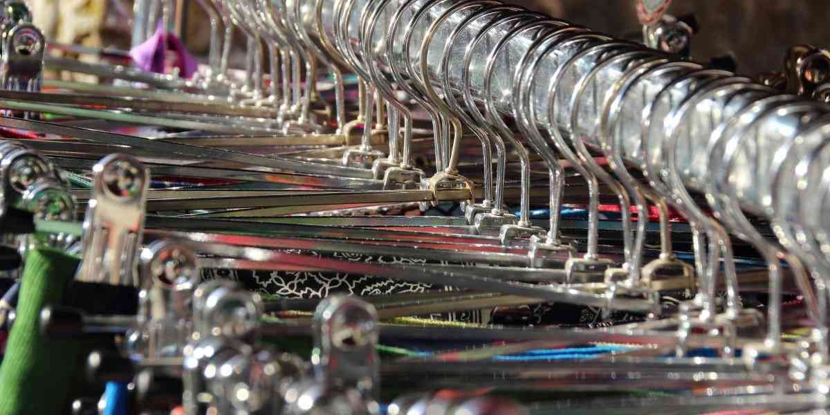 Mercatino vintage per raccogliere fondi in favore dell'Ado