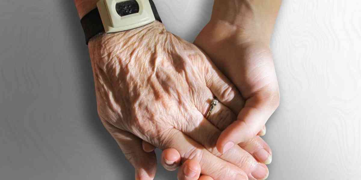 Muri che proteggono: gli anziani e l’assistenza domiciliare