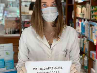 Loro in farmacia (per forza), noi a casa (per dovere)