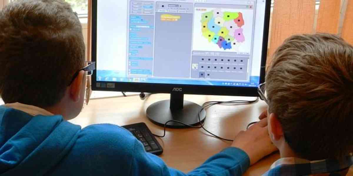 Inclusione a scuola: nasce l’idea solidale “Compagni di banco”