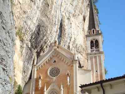 Madonna della Corona. Nuovi orari per il santuario