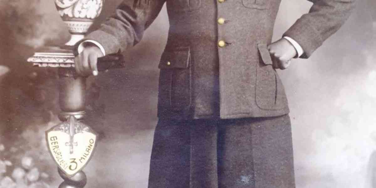 Il bersagliere e la bimba in foto 80 anni e una generazione dopo