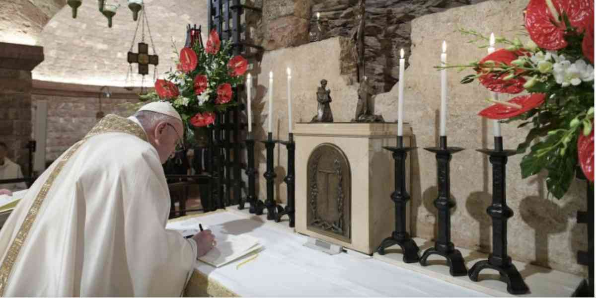 Da Assisi il monito del Papa: «La fraternità salverà il mondo»
