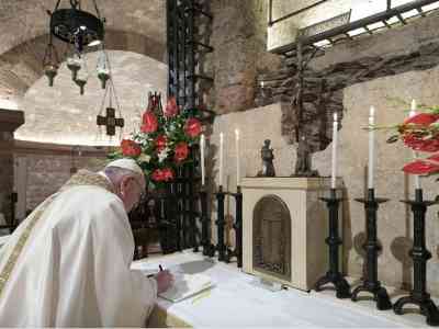 Da Assisi il monito del Papa: «La fraternità salverà il mondo»