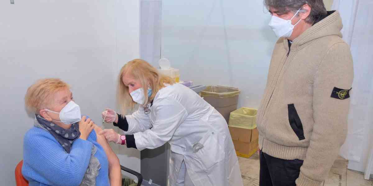 Parte dagli ottantenni la campagna vaccinale anti-Covid