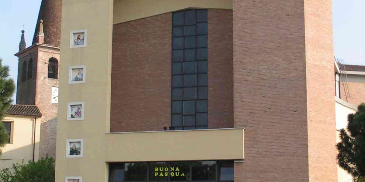 Una scatola pasquale con un pensiero gentile per regalare un po’ di serenità
