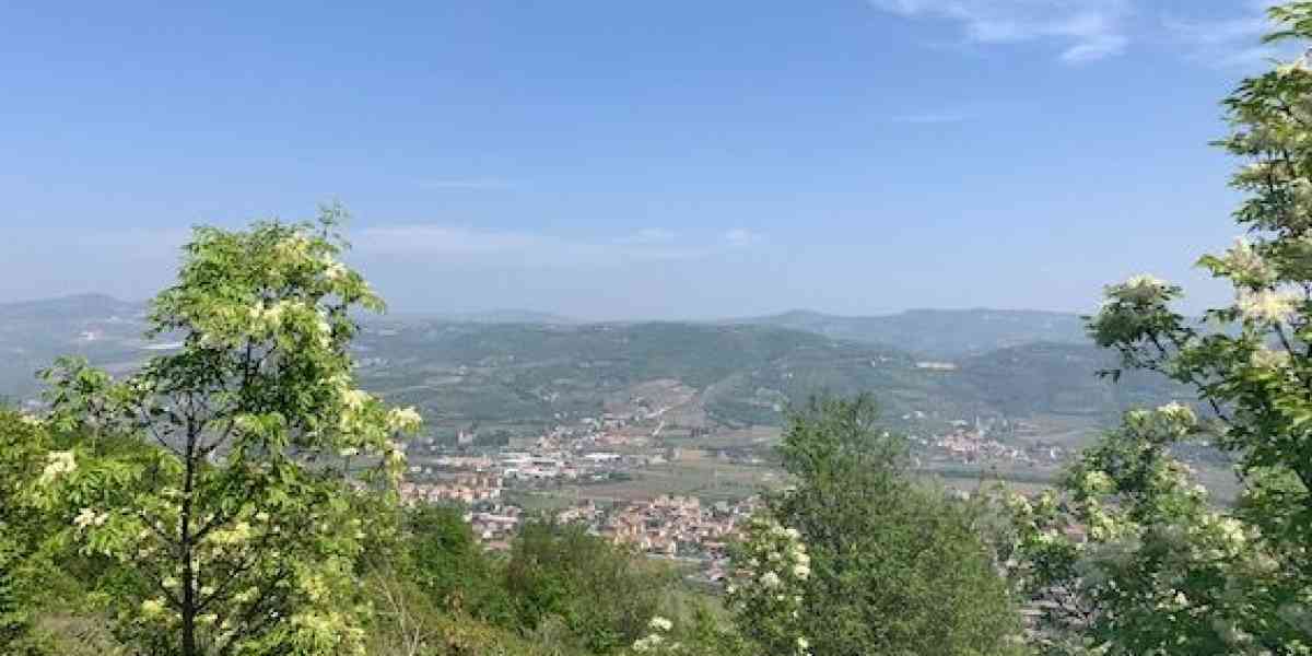 Le colline sopra la città tra paesaggi e fortini: una boccata d’ossigeno per quando ripartiremo