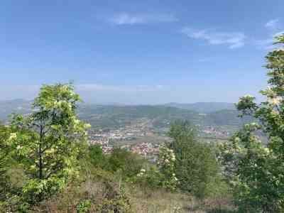 Le colline sopra la città tra paesaggi e fortini: una boccata d’ossigeno per quando ripartiremo