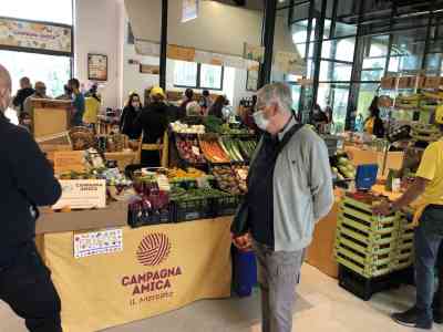Un grande mercato coperto per le primizie a km zero