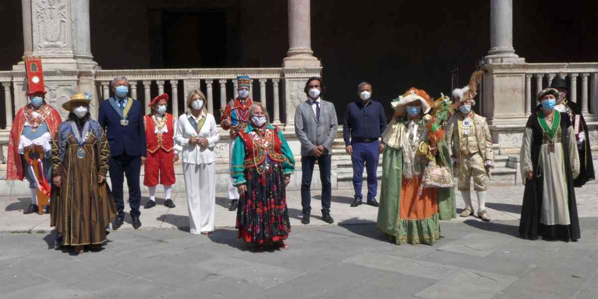 Estate in maschera? Non è uno scherzo di Carnevale...
