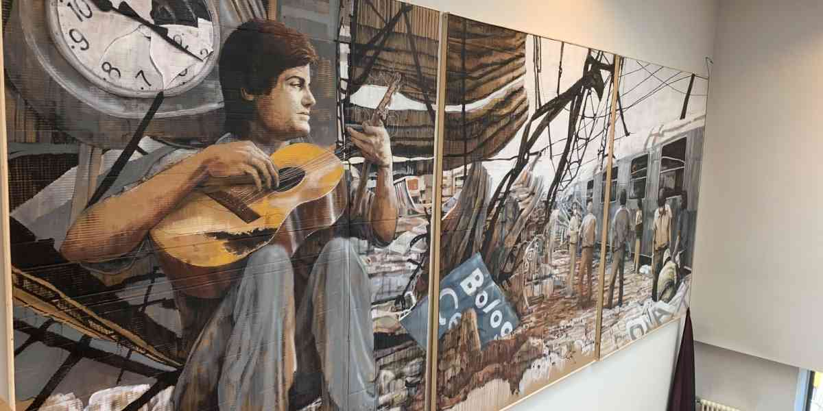 Un murale in ricordo di Davide Caprioli, vittima della strage di Bologna
