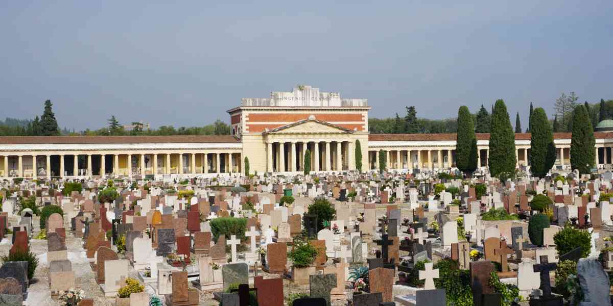 Commemorare i defunti: il significato della celebrazione del 2 novembre