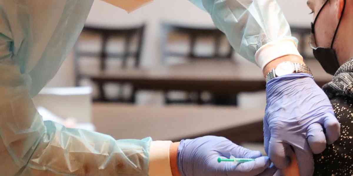 Terza dose di vaccino: come e perché farla