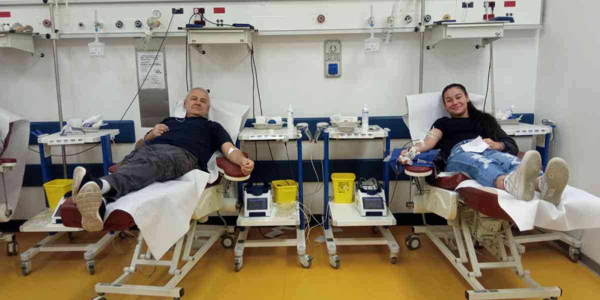 Papà e figlia donano il sangue insieme