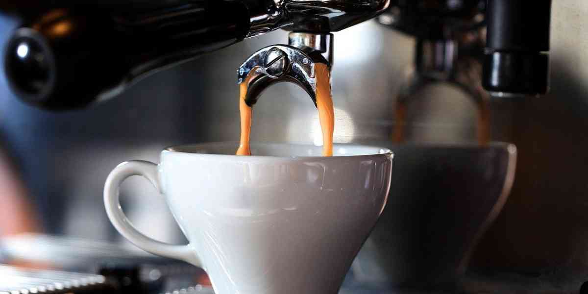 Dentro il “caffè sospeso” napoletano una lezione di generosità sociale