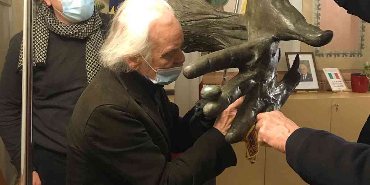 Novello Finotti dona due sue opere a Sommacampagna