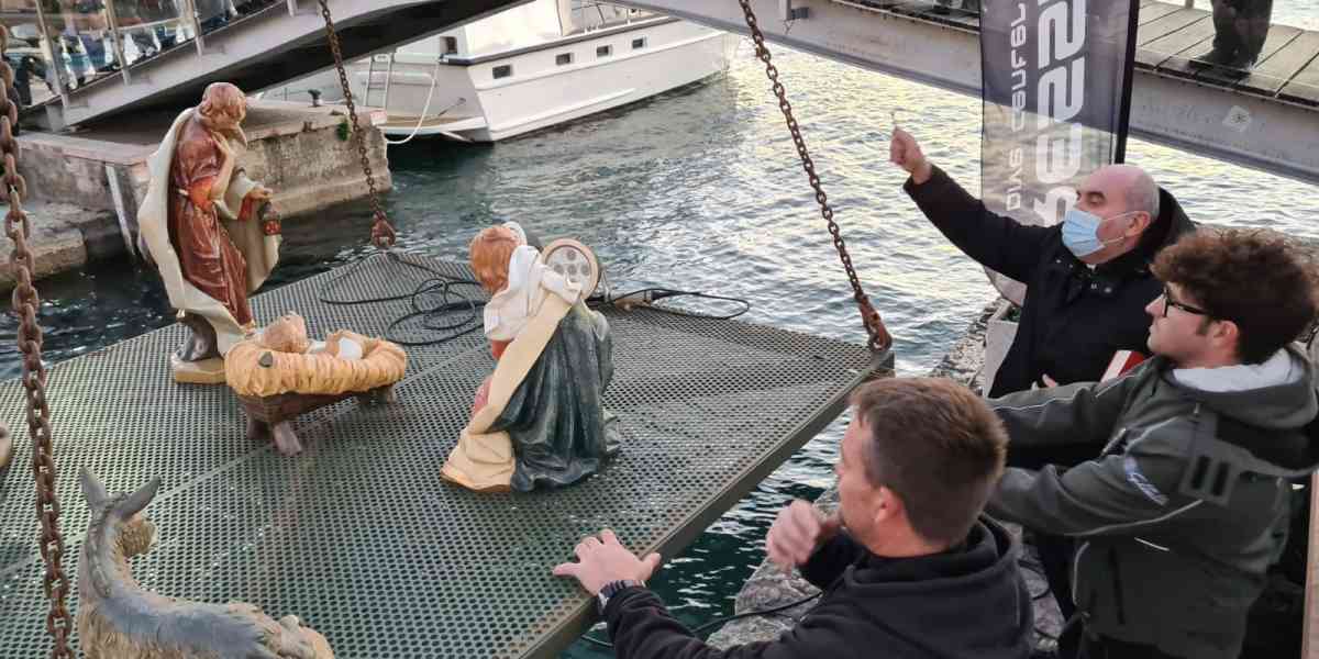 A Bardolino la natività illuminata nelle acque del Garda