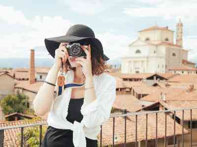 Le regole per fotografare e filmare altri: quando è possibile, quando si viola la privacy