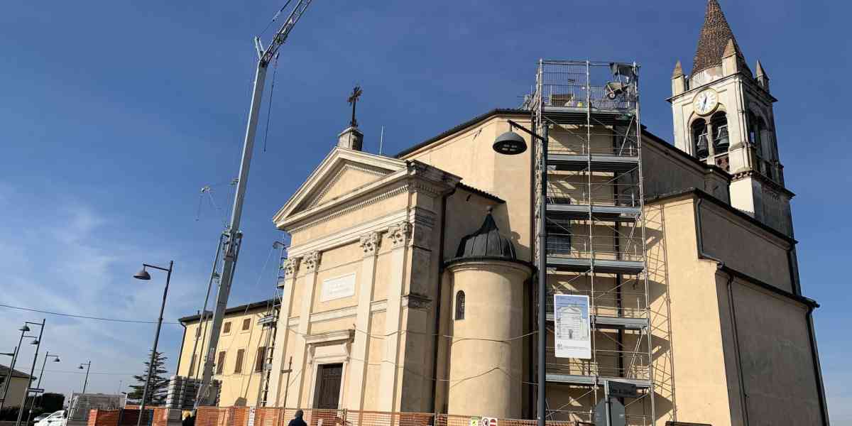 A Mambrotta si sistema il tetto della chiesa grazie all'8xmille