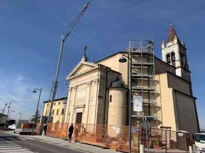A Mambrotta si sistema il tetto della chiesa grazie all'8xmille