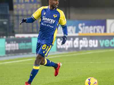 Splendido Verona per un tempo, la Roma recupera: 2-2