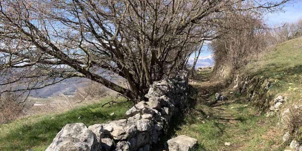 Attorno a Cerna, cerniera tra Valpolicella e Lessinia
