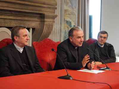«La Chiesa nasce per comunicare»: il primo incontro del vescovo Domenico con i giornalisti veronesi