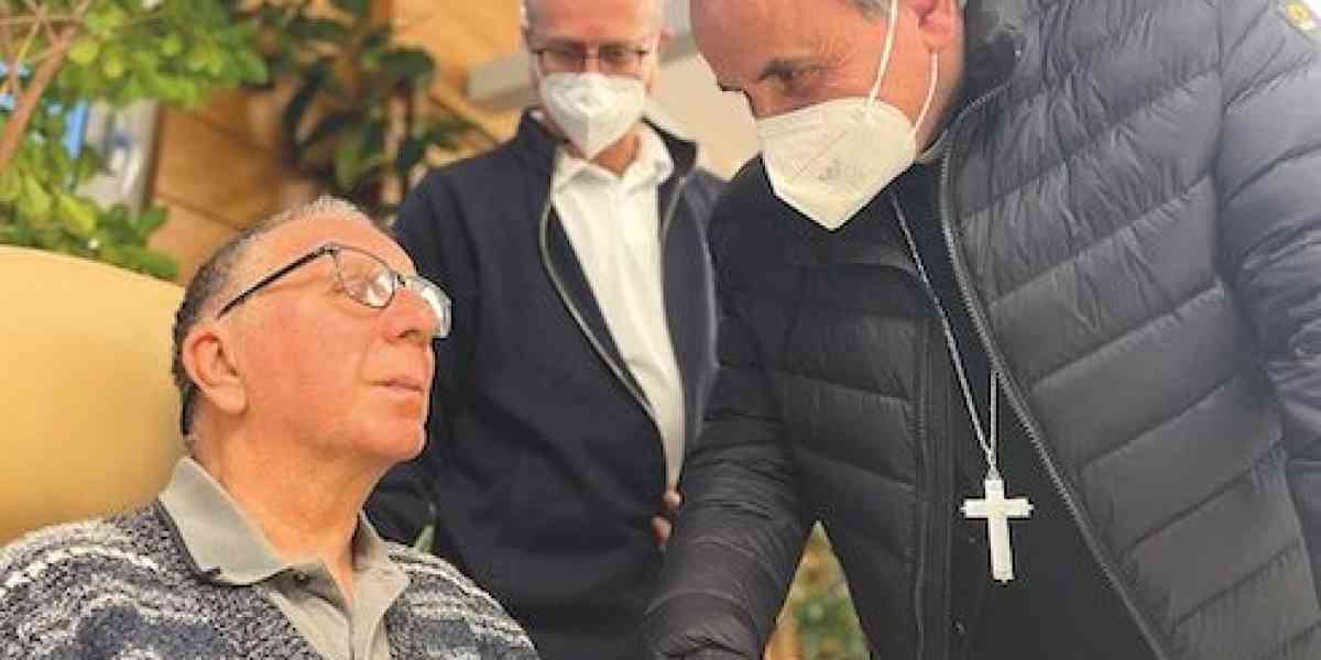 Anziani da curare anziani da accudire